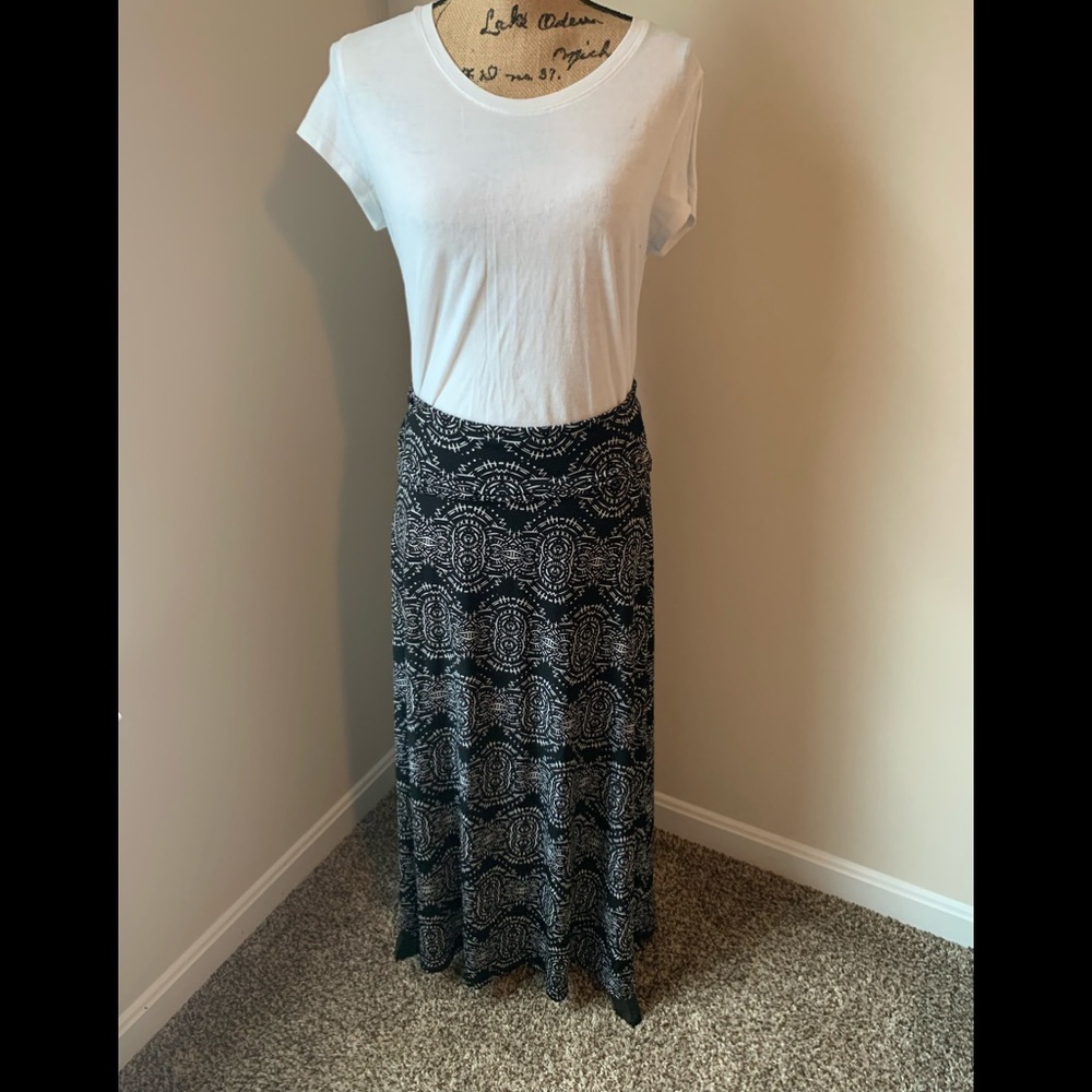 Lularoe Maxi skirt black and white